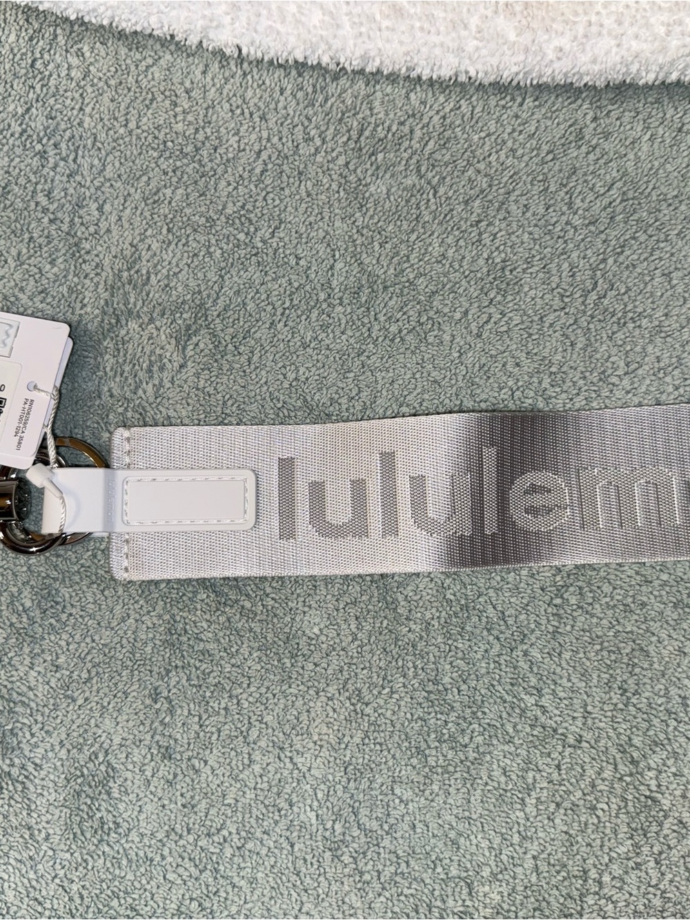 NWT Lululemon Never Lost Keychain
Color: White/Silver Drop